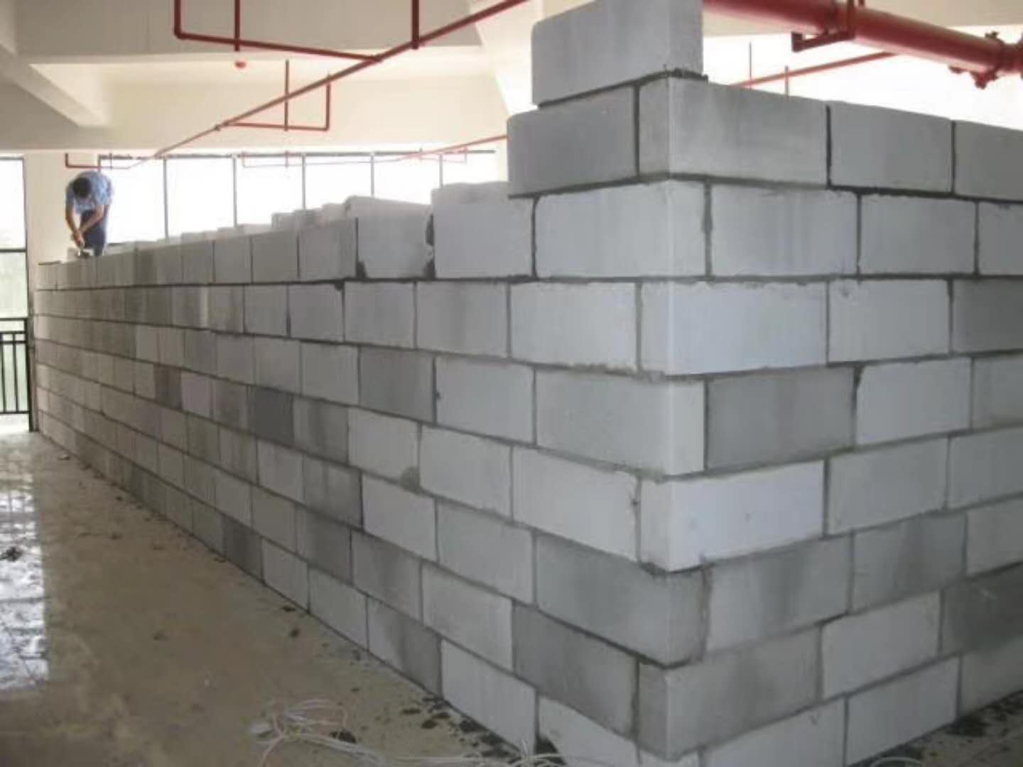 玄武蒸压加气混凝土砌块承重墙静力和抗震性能的研究